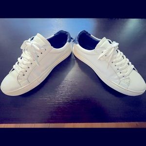 Selling a pair of slightly used Givenchy sneakers.